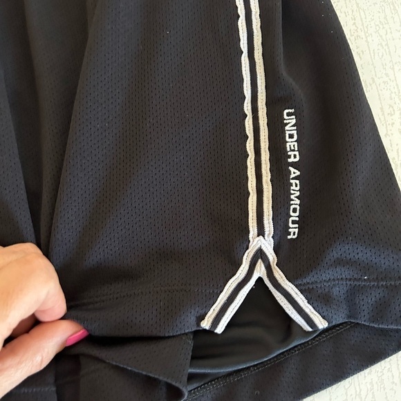 Under armor, heat gear, ladies, extra large lot of two shorts, athletic pull on - Picture 5 of 9